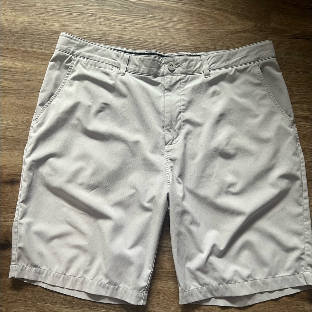 PANTALONES CORTOS DE PREPARACIÓN Y RENDIMIENTO DE JOHNNIE-O WYATT SIZE 38